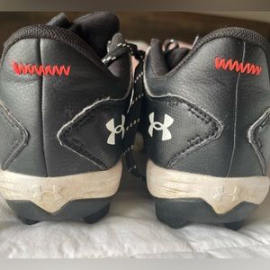 UnderArmor cleats boys size 3.5